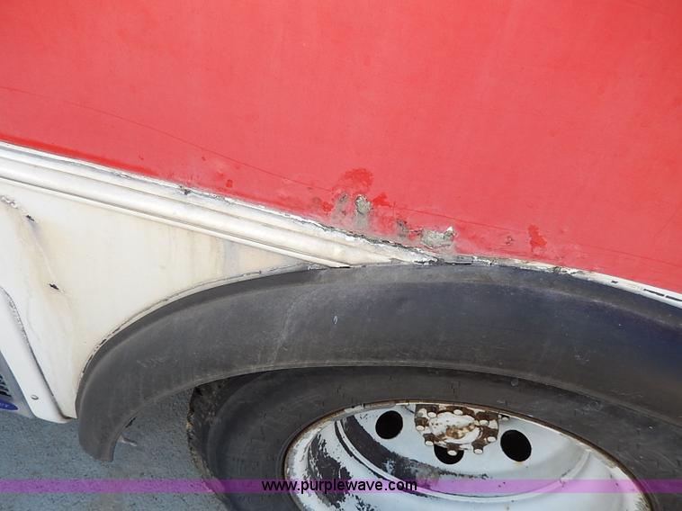 image for item I3746 2004 Ford E350 Super Duty bus