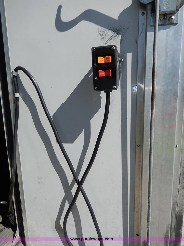 image for item I3746 2004 Ford E350 Super Duty bus