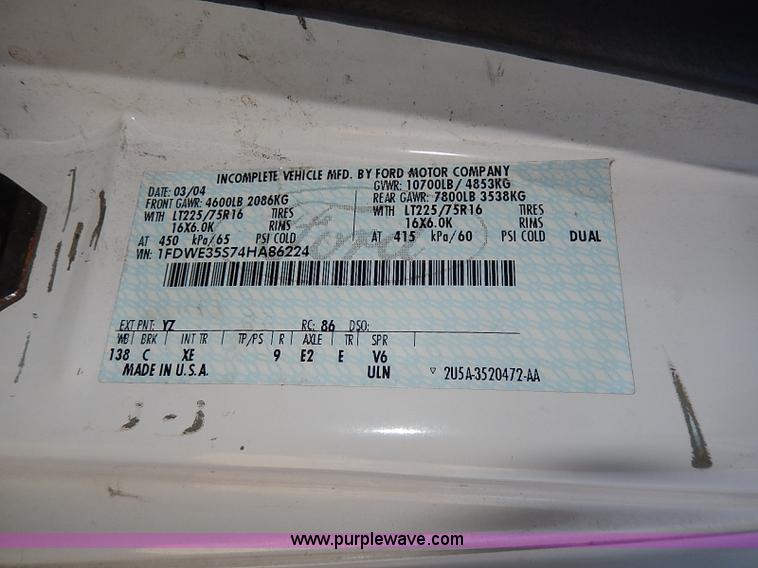 image for item I3746 2004 Ford E350 Super Duty bus