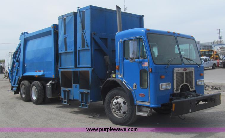 image for item I7107 2003 Peterbilt 320 refuse truck