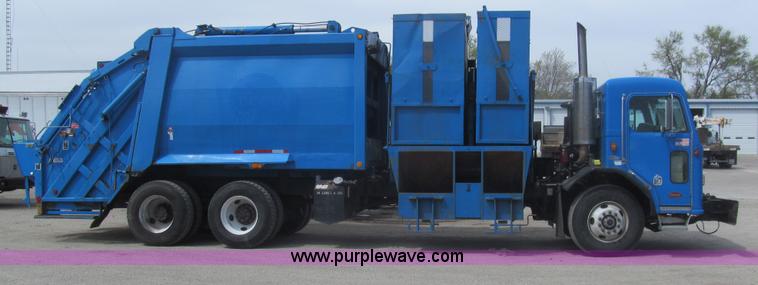 image for item I7107 2003 Peterbilt 320 refuse truck