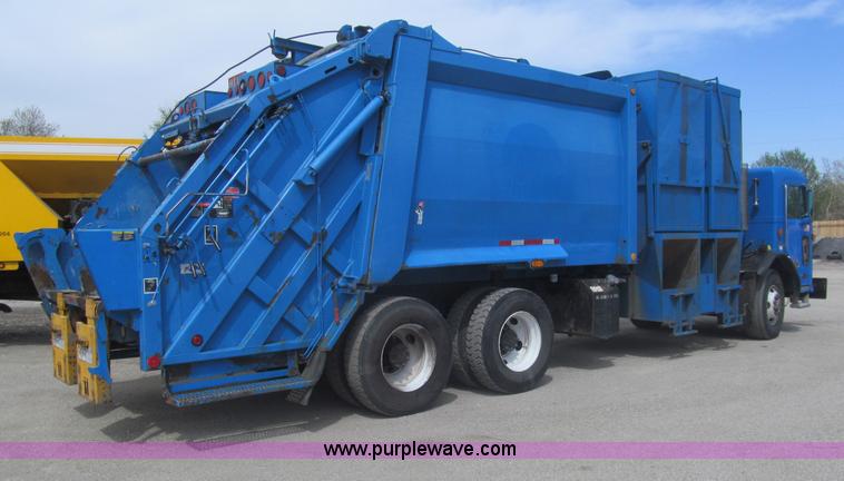image for item I7107 2003 Peterbilt 320 refuse truck
