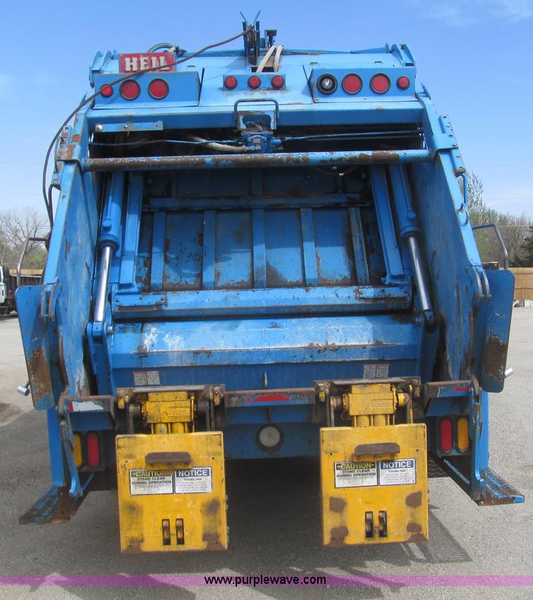 image for item I7107 2003 Peterbilt 320 refuse truck