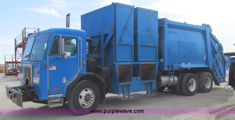 image for item I7107 2003 Peterbilt 320 refuse truck