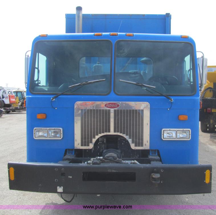 image for item I7107 2003 Peterbilt 320 refuse truck