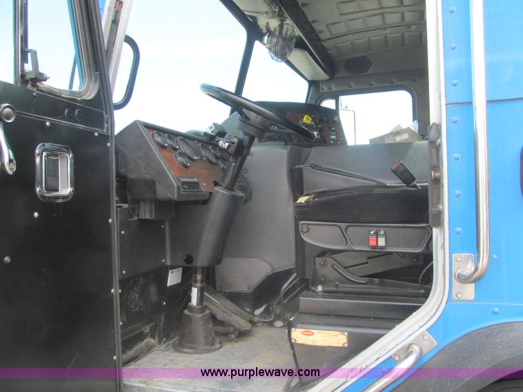 image for item I7107 2003 Peterbilt 320 refuse truck