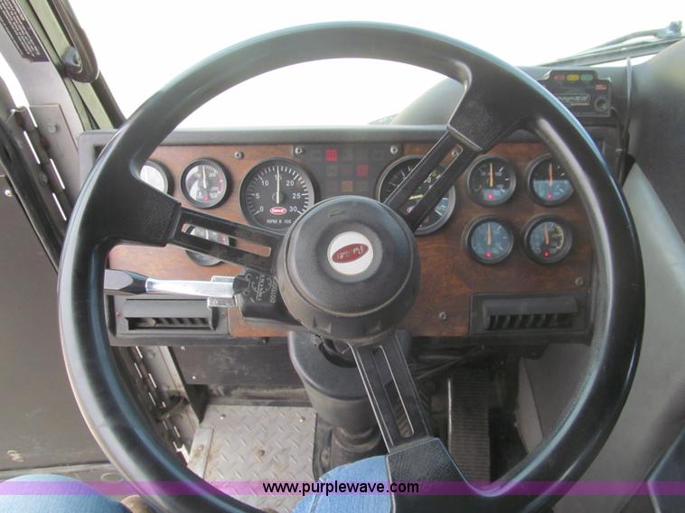 image for item I7107 2003 Peterbilt 320 refuse truck