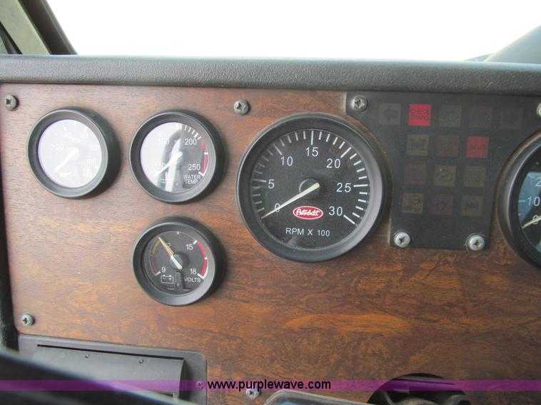 image for item I7107 2003 Peterbilt 320 refuse truck