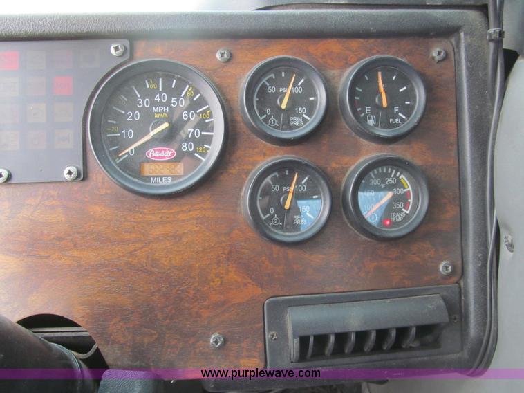 image for item I7107 2003 Peterbilt 320 refuse truck