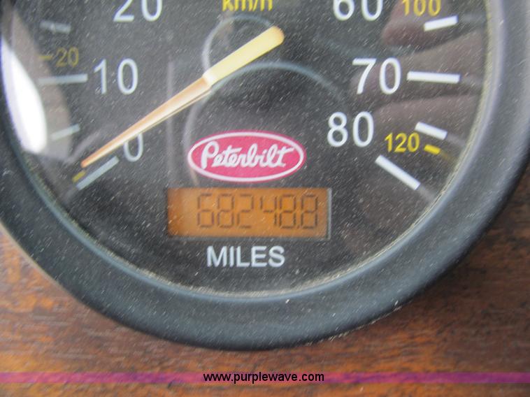 image for item I7107 2003 Peterbilt 320 refuse truck