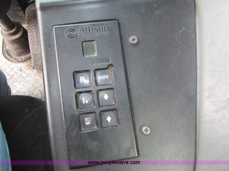 image for item I7107 2003 Peterbilt 320 refuse truck