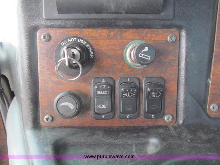 image for item I7107 2003 Peterbilt 320 refuse truck