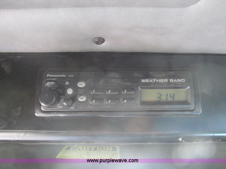 image for item I7107 2003 Peterbilt 320 refuse truck