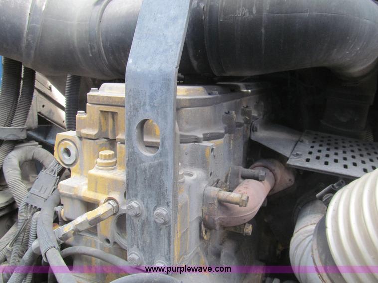 image for item I7107 2003 Peterbilt 320 refuse truck