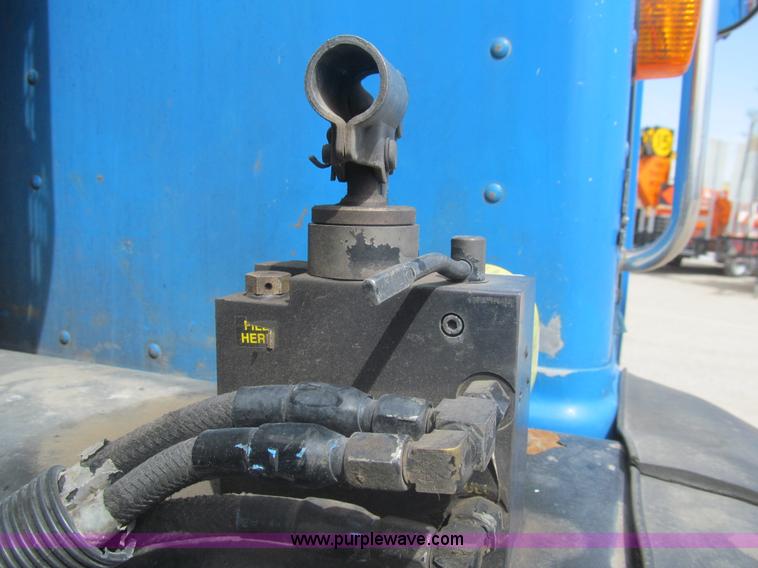 image for item I7107 2003 Peterbilt 320 refuse truck