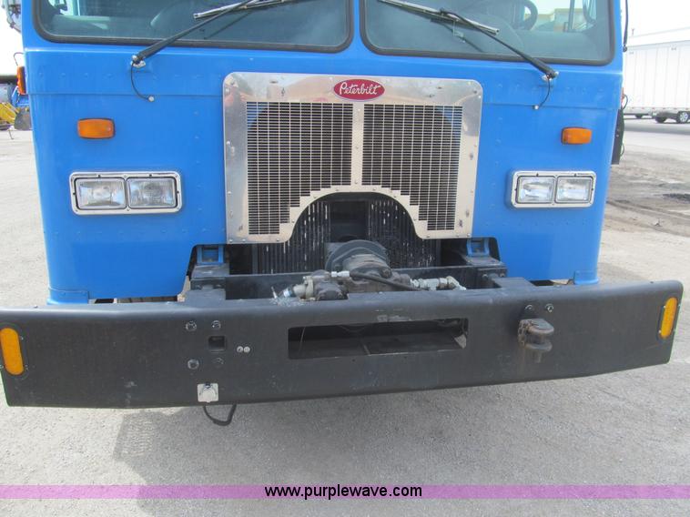 image for item I7107 2003 Peterbilt 320 refuse truck