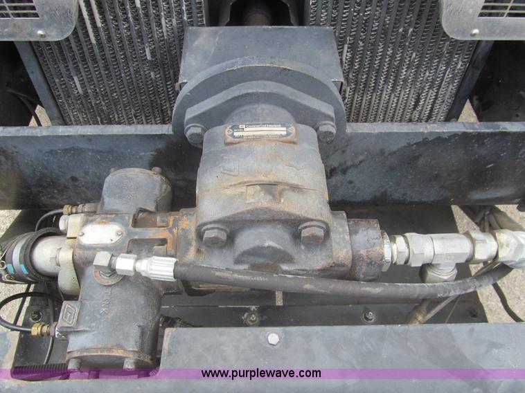 image for item I7107 2003 Peterbilt 320 refuse truck