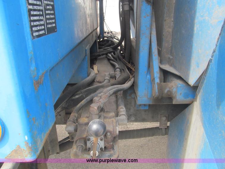 image for item I7107 2003 Peterbilt 320 refuse truck