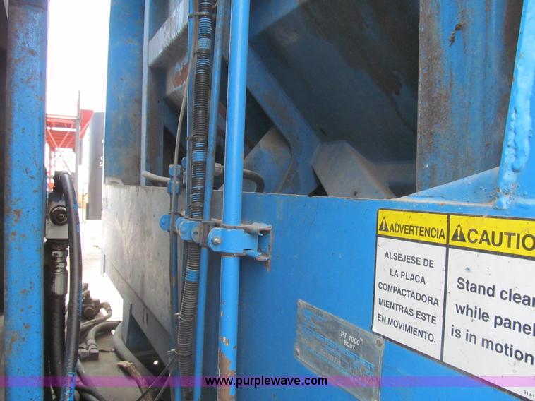 image for item I7107 2003 Peterbilt 320 refuse truck