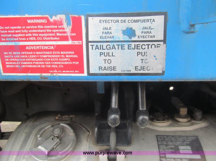 image for item I7107 2003 Peterbilt 320 refuse truck