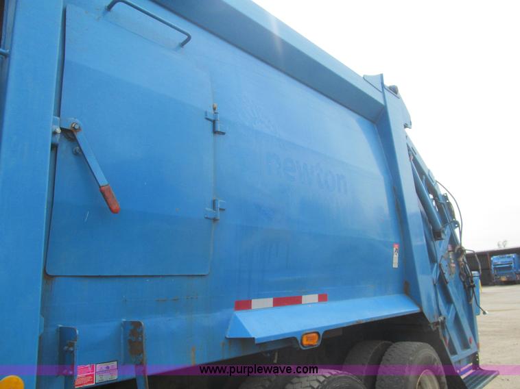 image for item I7107 2003 Peterbilt 320 refuse truck