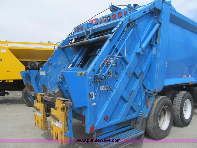 image for item I7107 2003 Peterbilt 320 refuse truck