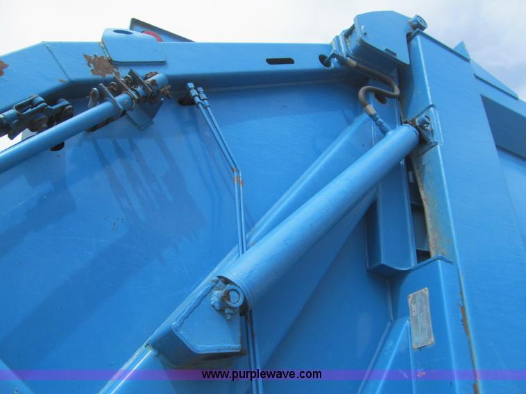 image for item I7107 2003 Peterbilt 320 refuse truck