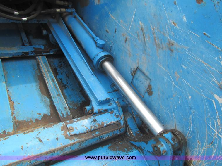 image for item I7107 2003 Peterbilt 320 refuse truck