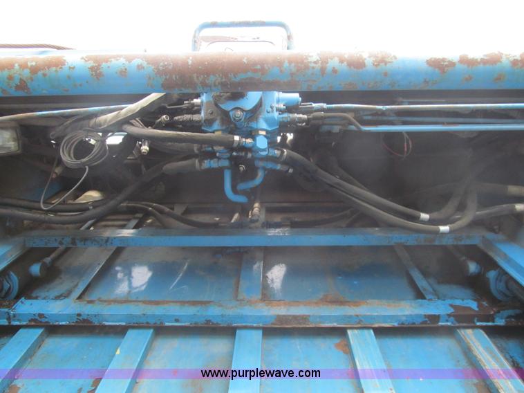 image for item I7107 2003 Peterbilt 320 refuse truck