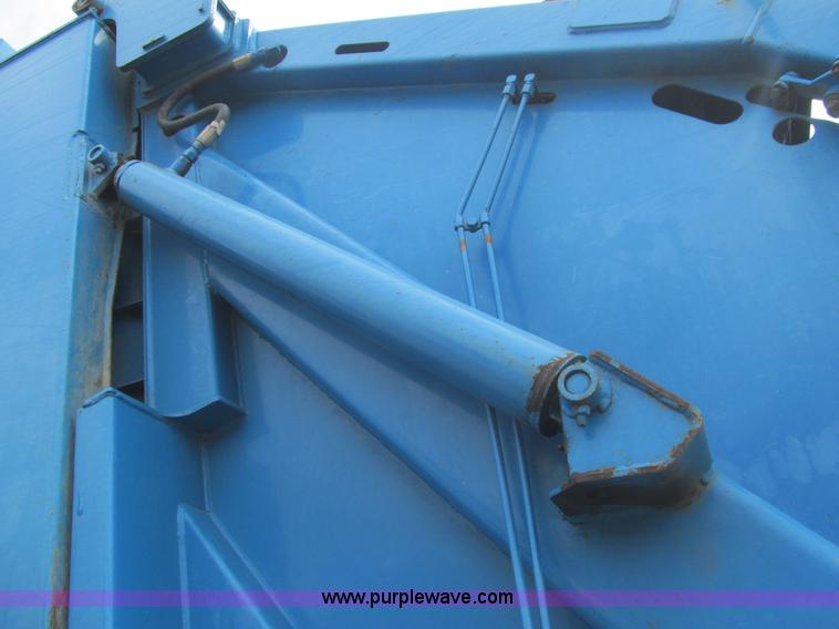 image for item I7107 2003 Peterbilt 320 refuse truck