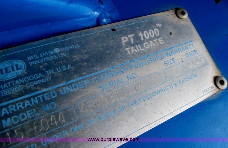 image for item I7107 2003 Peterbilt 320 refuse truck