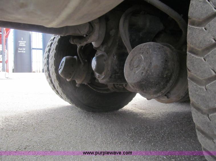 image for item I7107 2003 Peterbilt 320 refuse truck