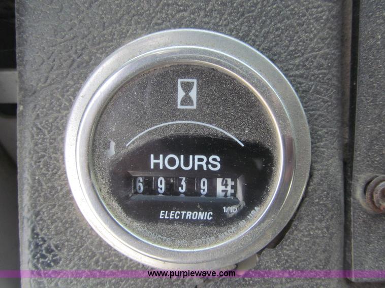 image for item I7108 2000 Volvo WXLL64 refuse truck