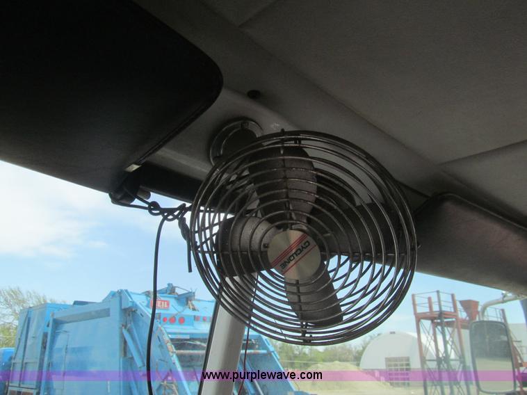 image for item I7108 2000 Volvo WXLL64 refuse truck