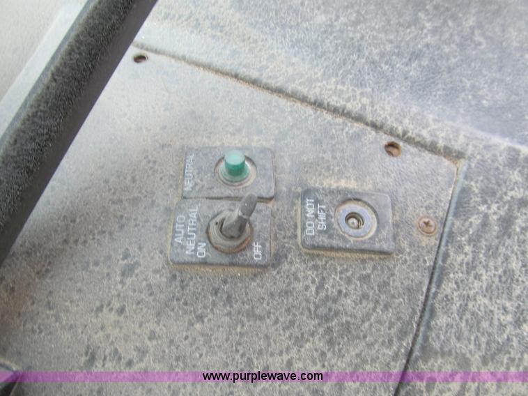 image for item I7108 2000 Volvo WXLL64 refuse truck