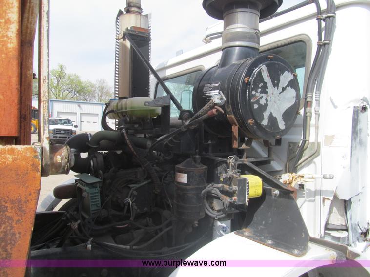 image for item I7108 2000 Volvo WXLL64 refuse truck