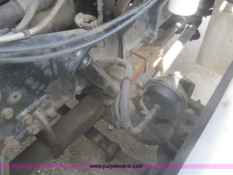 image for item I7108 2000 Volvo WXLL64 refuse truck