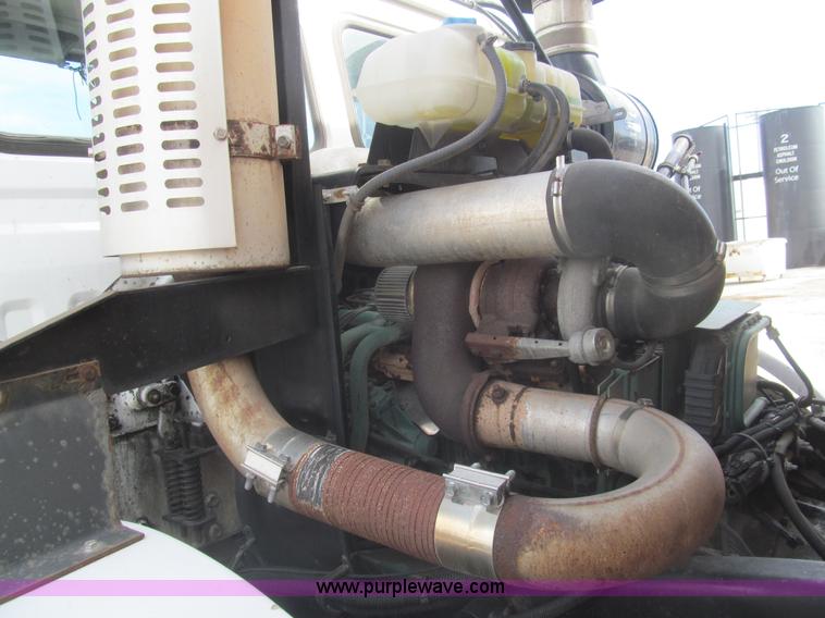 image for item I7108 2000 Volvo WXLL64 refuse truck