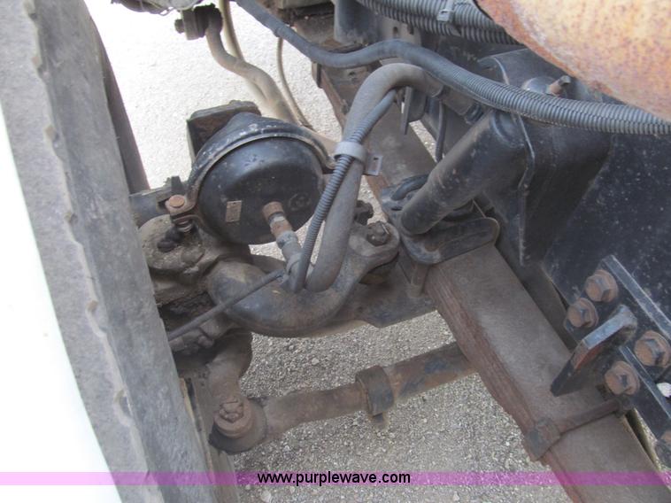 image for item I7108 2000 Volvo WXLL64 refuse truck