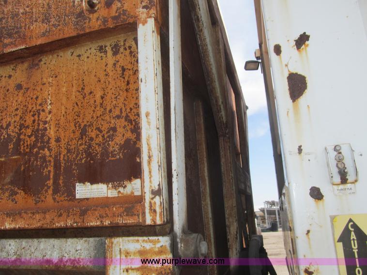 image for item I7108 2000 Volvo WXLL64 refuse truck