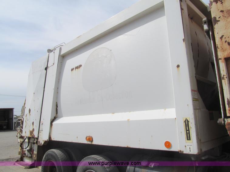 image for item I7108 2000 Volvo WXLL64 refuse truck