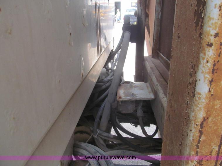 image for item I7108 2000 Volvo WXLL64 refuse truck