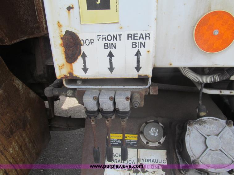 image for item I7108 2000 Volvo WXLL64 refuse truck