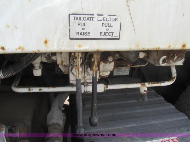 image for item I7108 2000 Volvo WXLL64 refuse truck