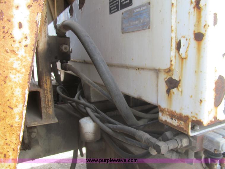 image for item I7108 2000 Volvo WXLL64 refuse truck