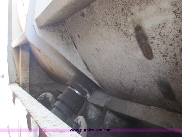 image for item I7108 2000 Volvo WXLL64 refuse truck