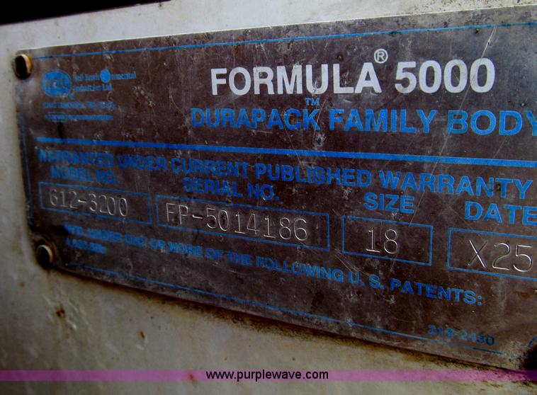 image for item I7108 2000 Volvo WXLL64 refuse truck