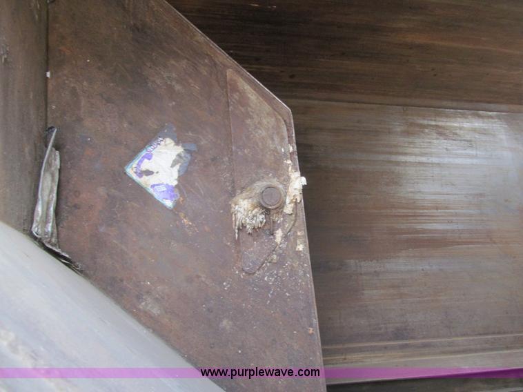 image for item I7108 2000 Volvo WXLL64 refuse truck