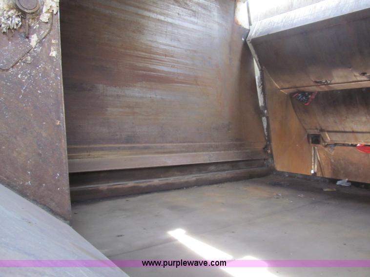 image for item I7108 2000 Volvo WXLL64 refuse truck