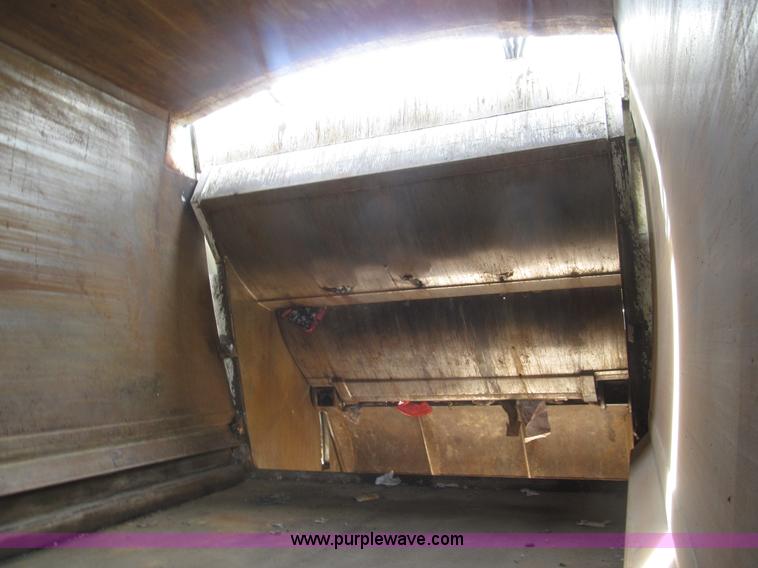 image for item I7108 2000 Volvo WXLL64 refuse truck